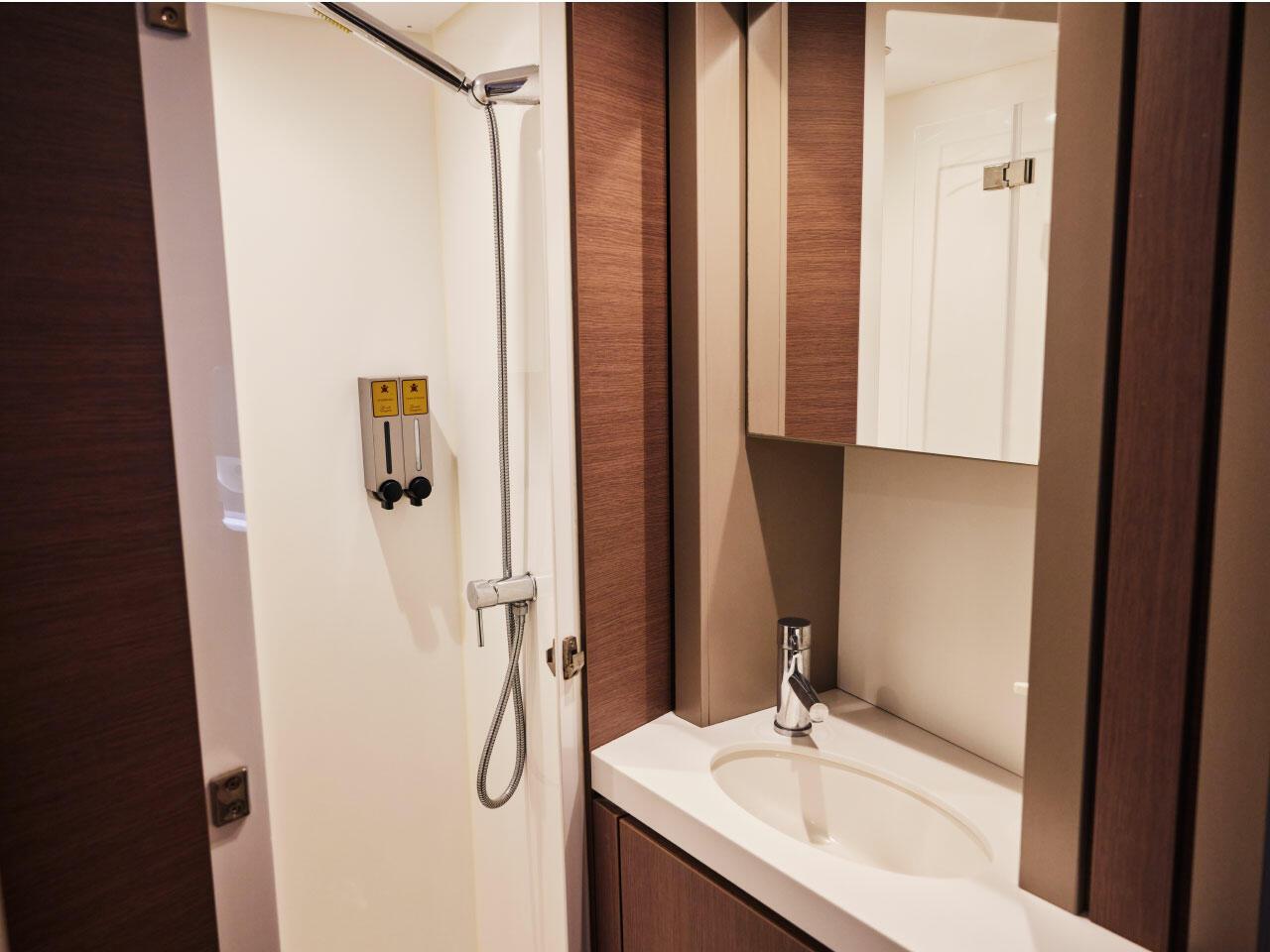 Bali 4.6 - 4 + 1 cab., picture 16