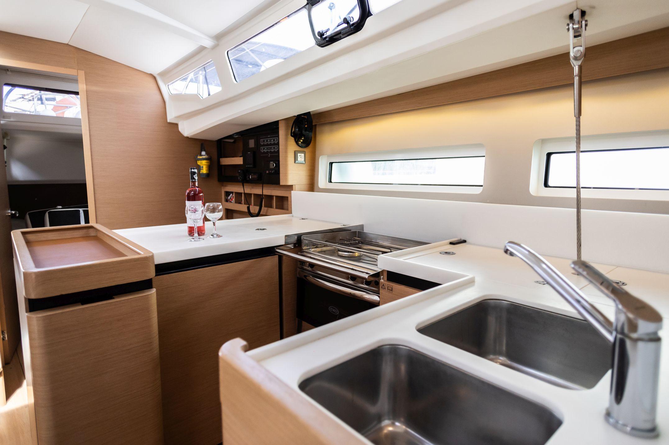 Sun Odyssey 440 - 4 cab., picture 7