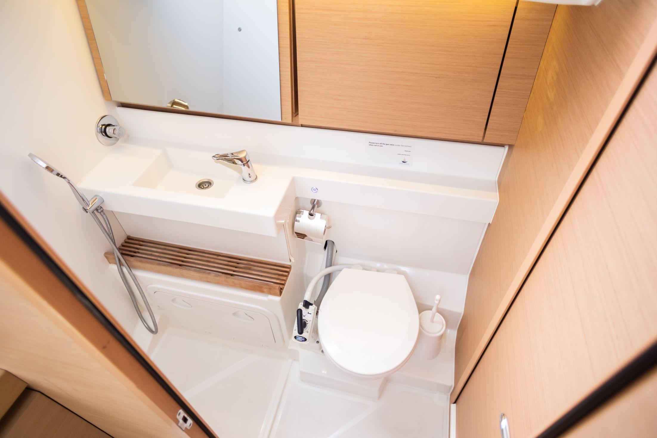 Sun Odyssey 440 - 4 cab., picture 11