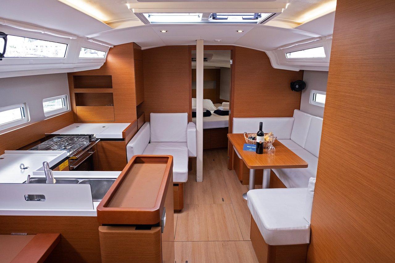 Sun Odyssey 410 - 3 cab., picture 3