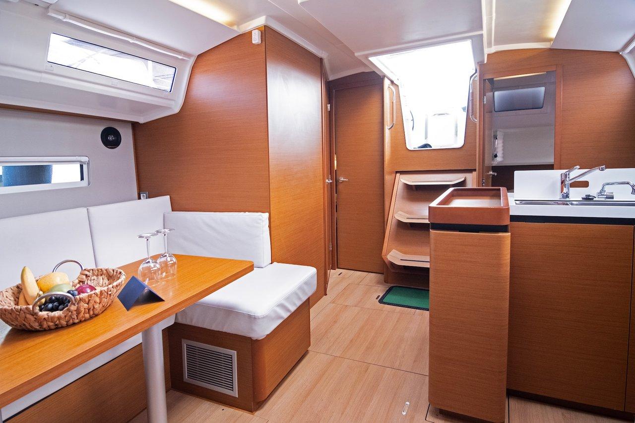Sun Odyssey 410 - 3 cab., picture 4