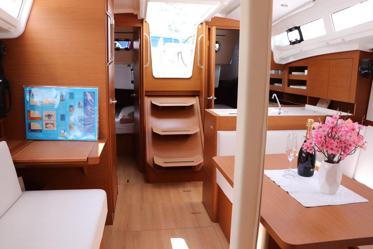 Sun Odyssey 380 - 3 cab., picture 5