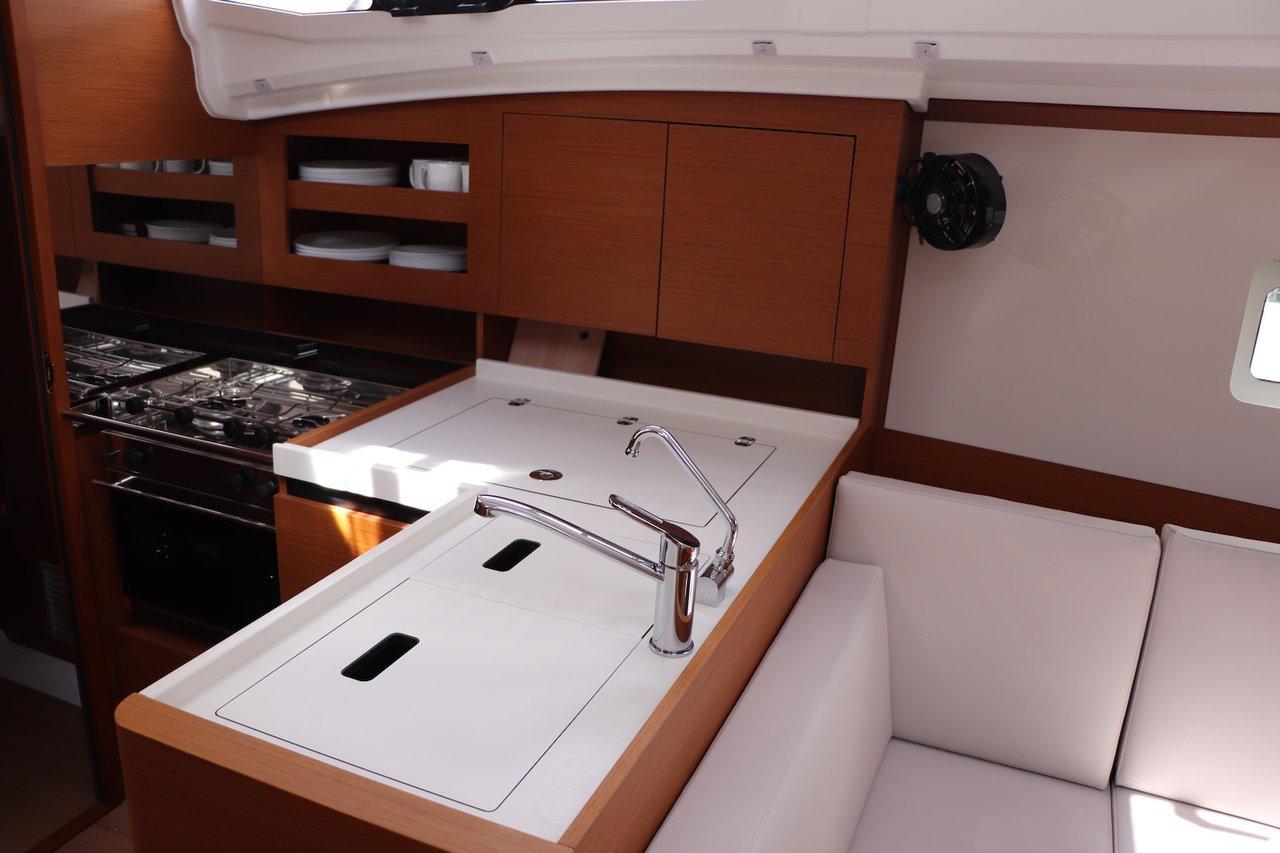 Sun Odyssey 380 - 3 cab., picture 7