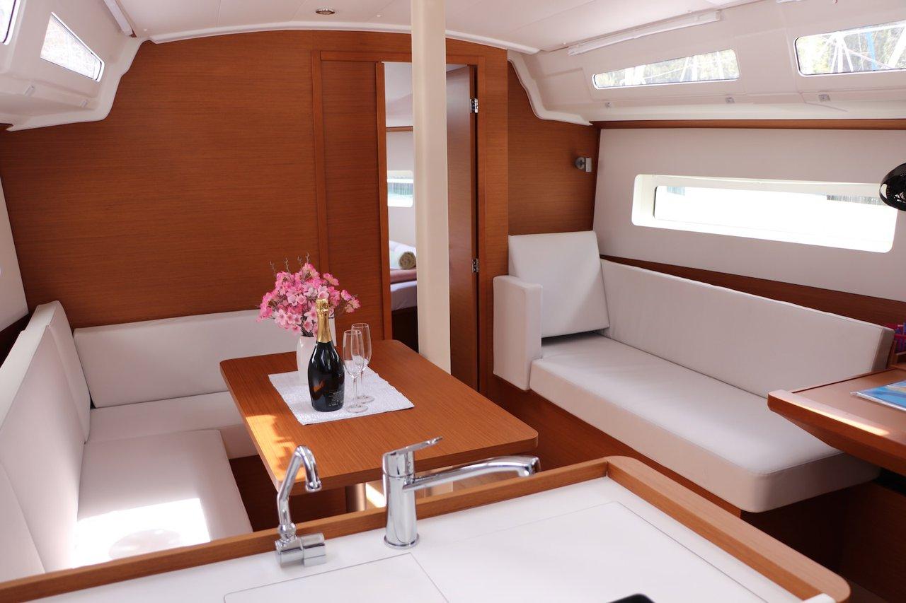 Sun Odyssey 380 - 3 cab., picture 9