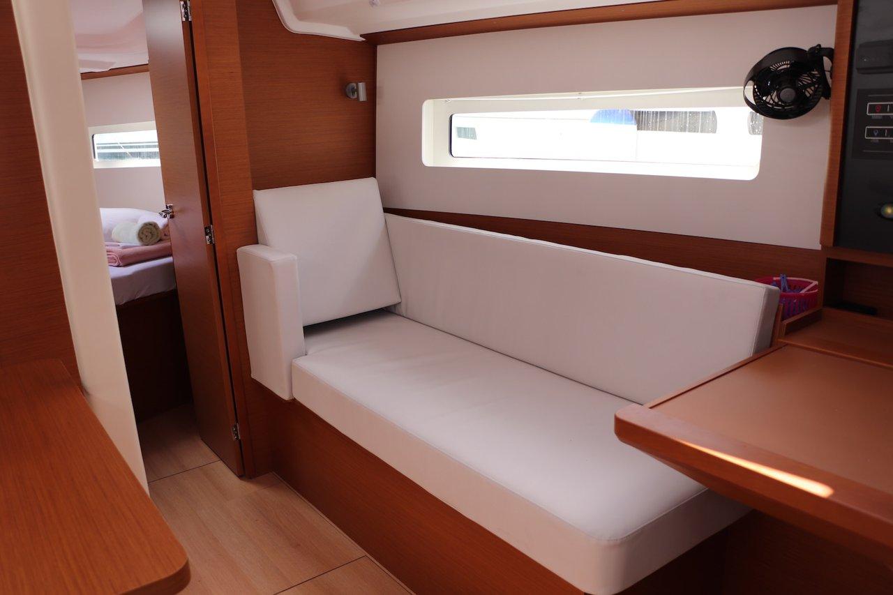 Sun Odyssey 380 - 3 cab., picture 8