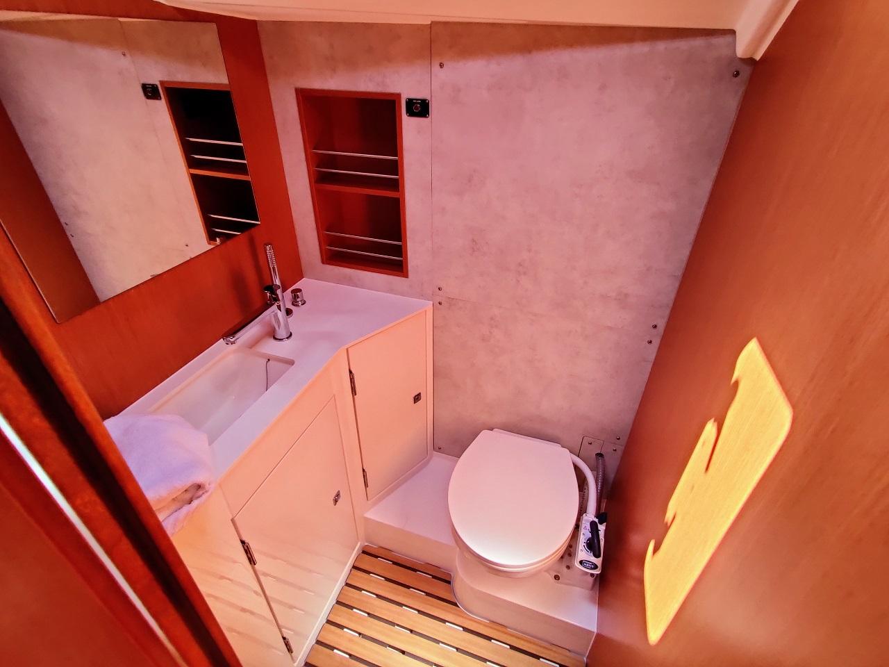 Bavaria C42, picture 16