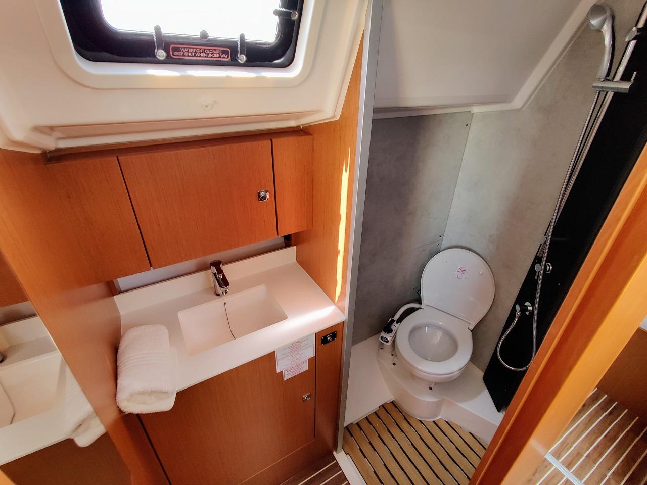 Bavaria C42, picture 15