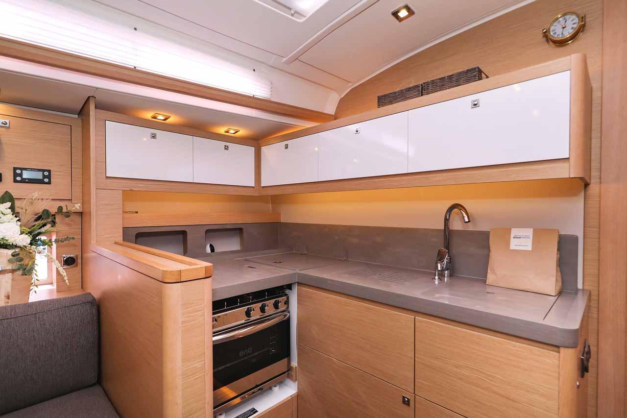 Dufour 470 - 3 cab., picture 16