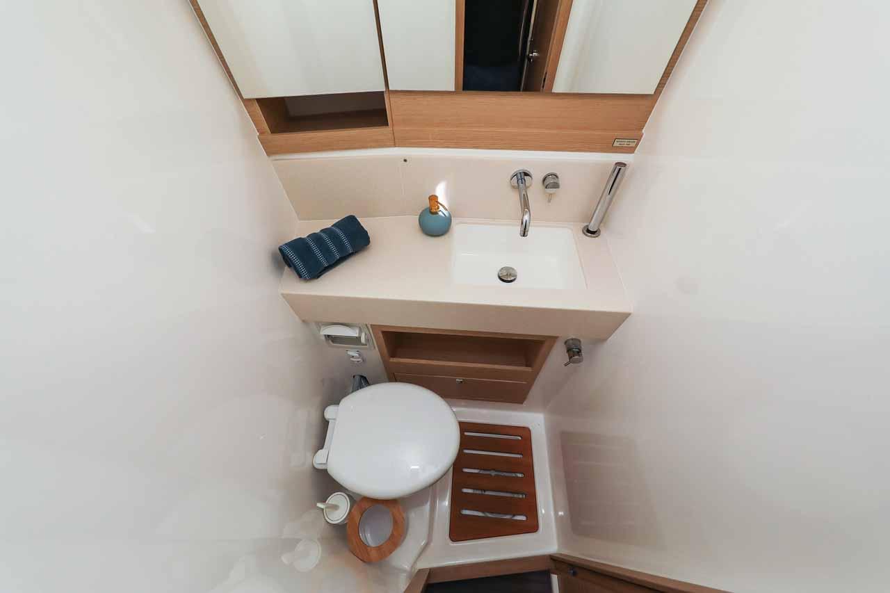 Dufour 470 - 3 cab., picture 23