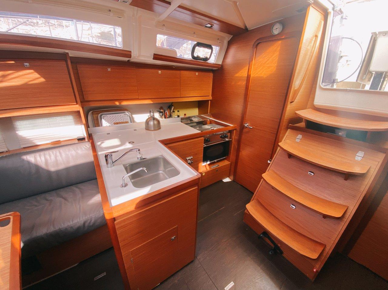 Dufour 390 GL, picture 5