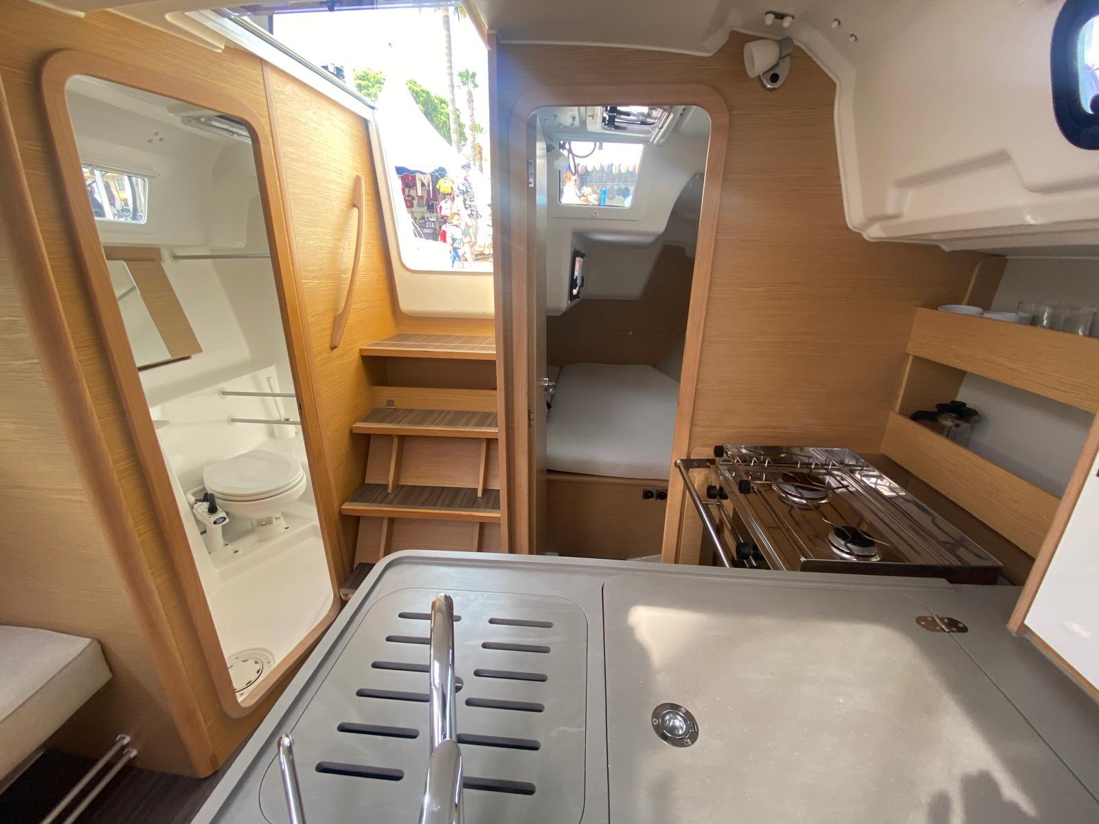 Dufour 32, picture 10