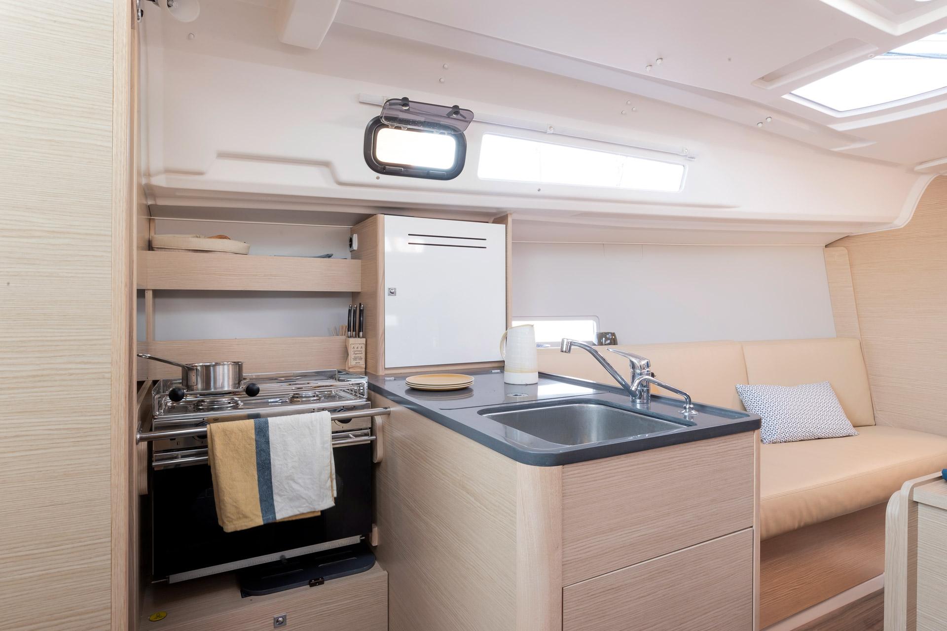 Dufour 32, picture 5