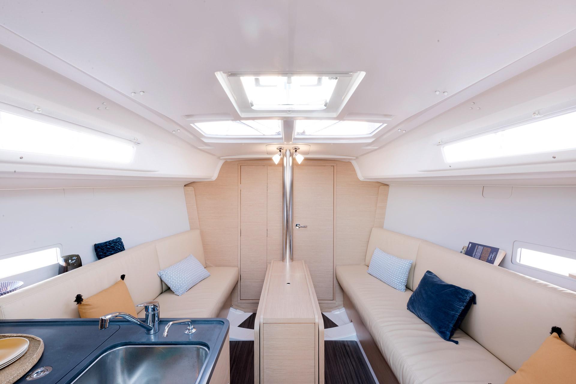 Dufour 32, picture 4