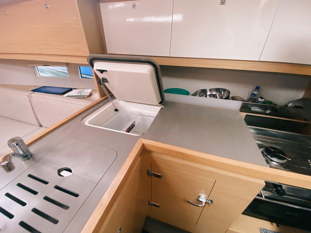 Dufour 390 GL, picture 7