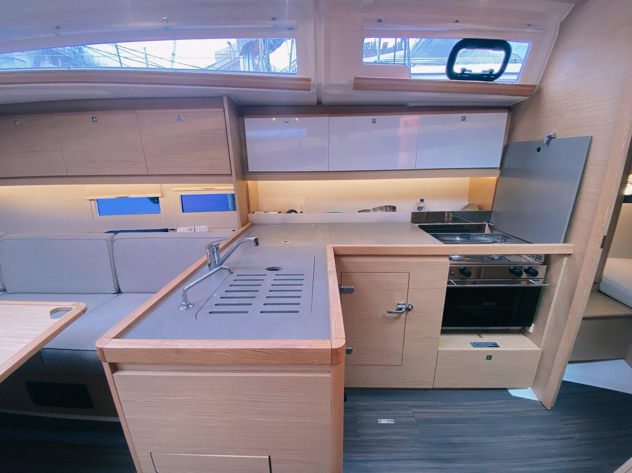 Dufour 390 GL, picture 6