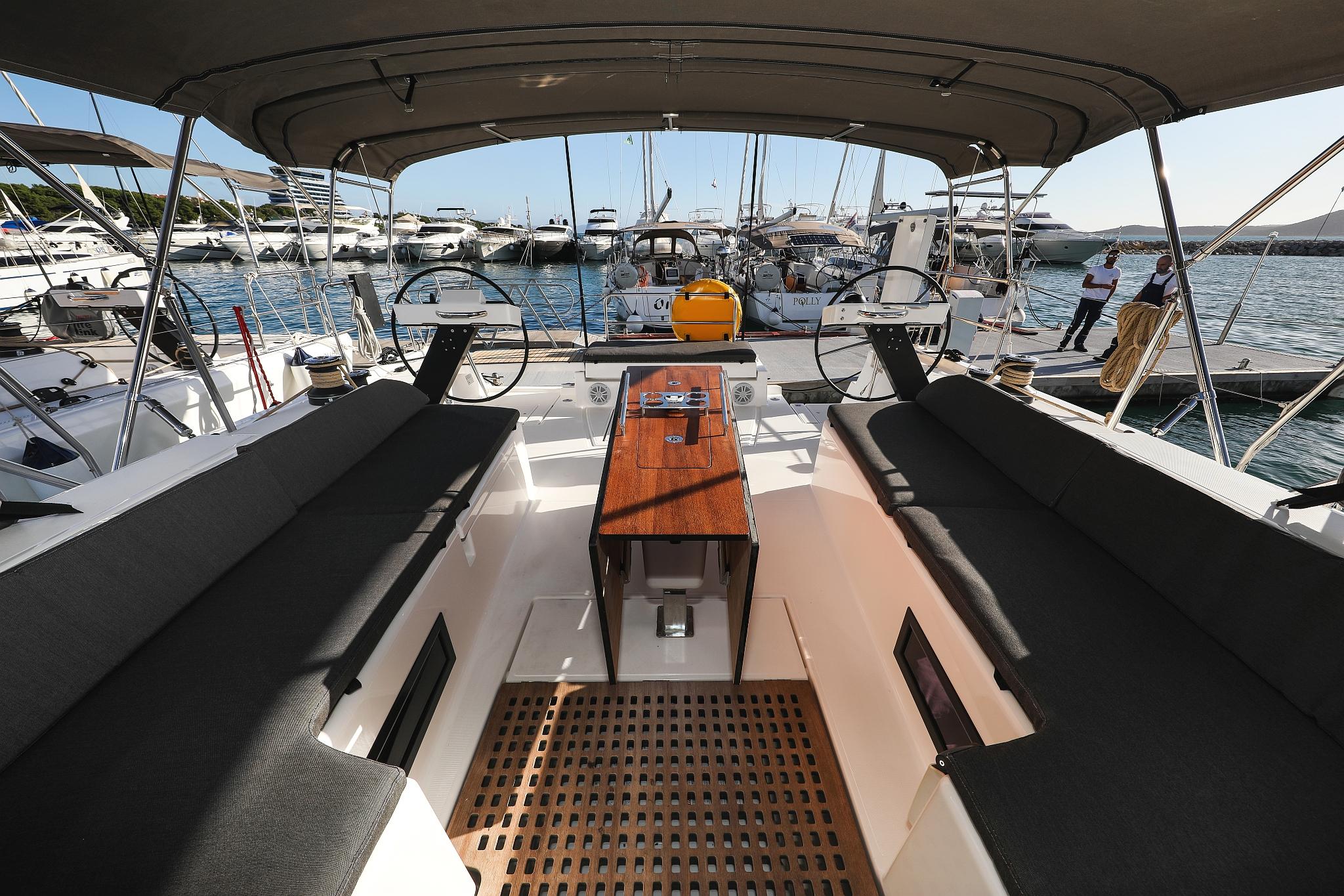 Dufour 530 - 6 cab., picture 8