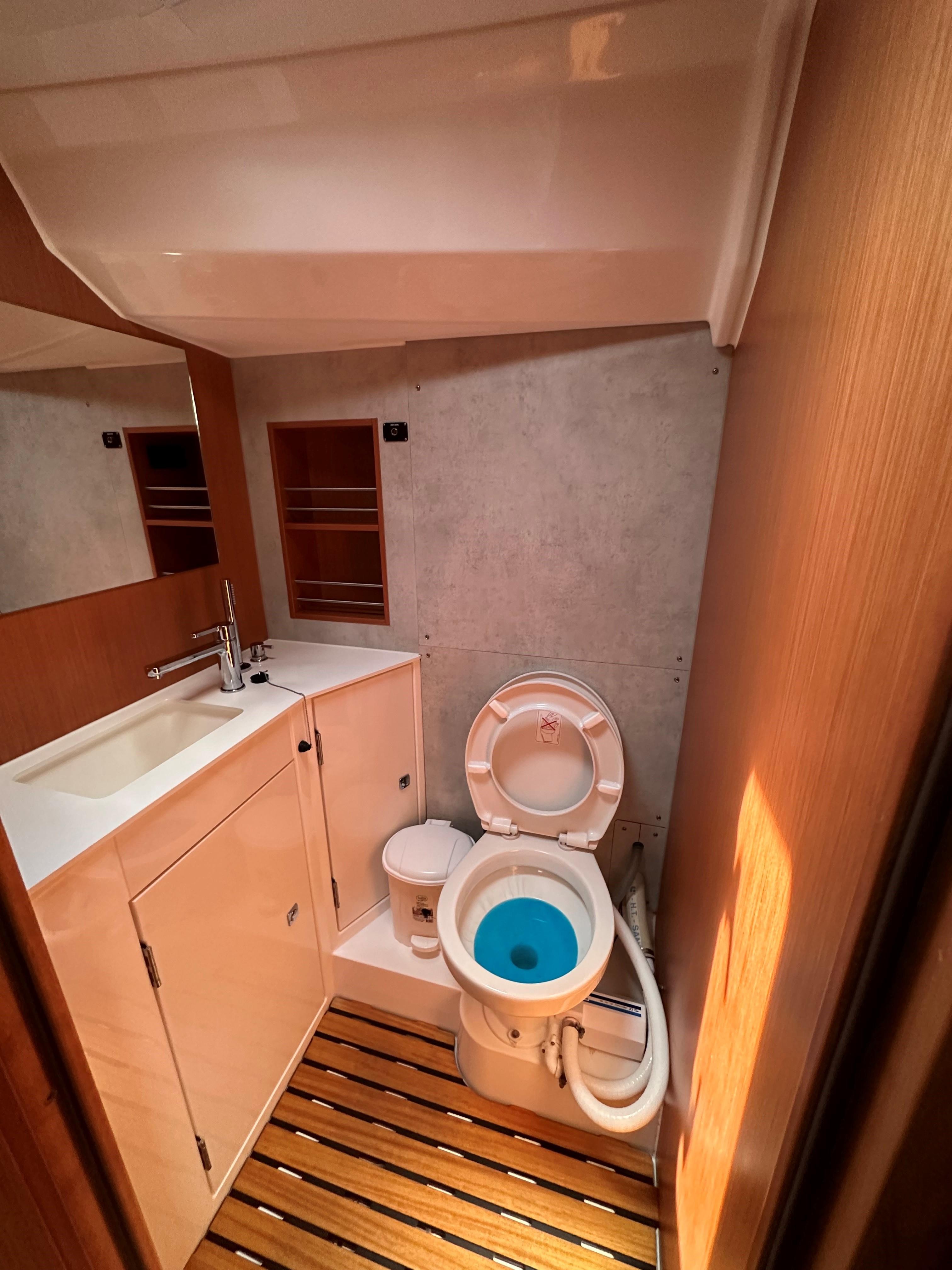 Bavaria C42, picture 15