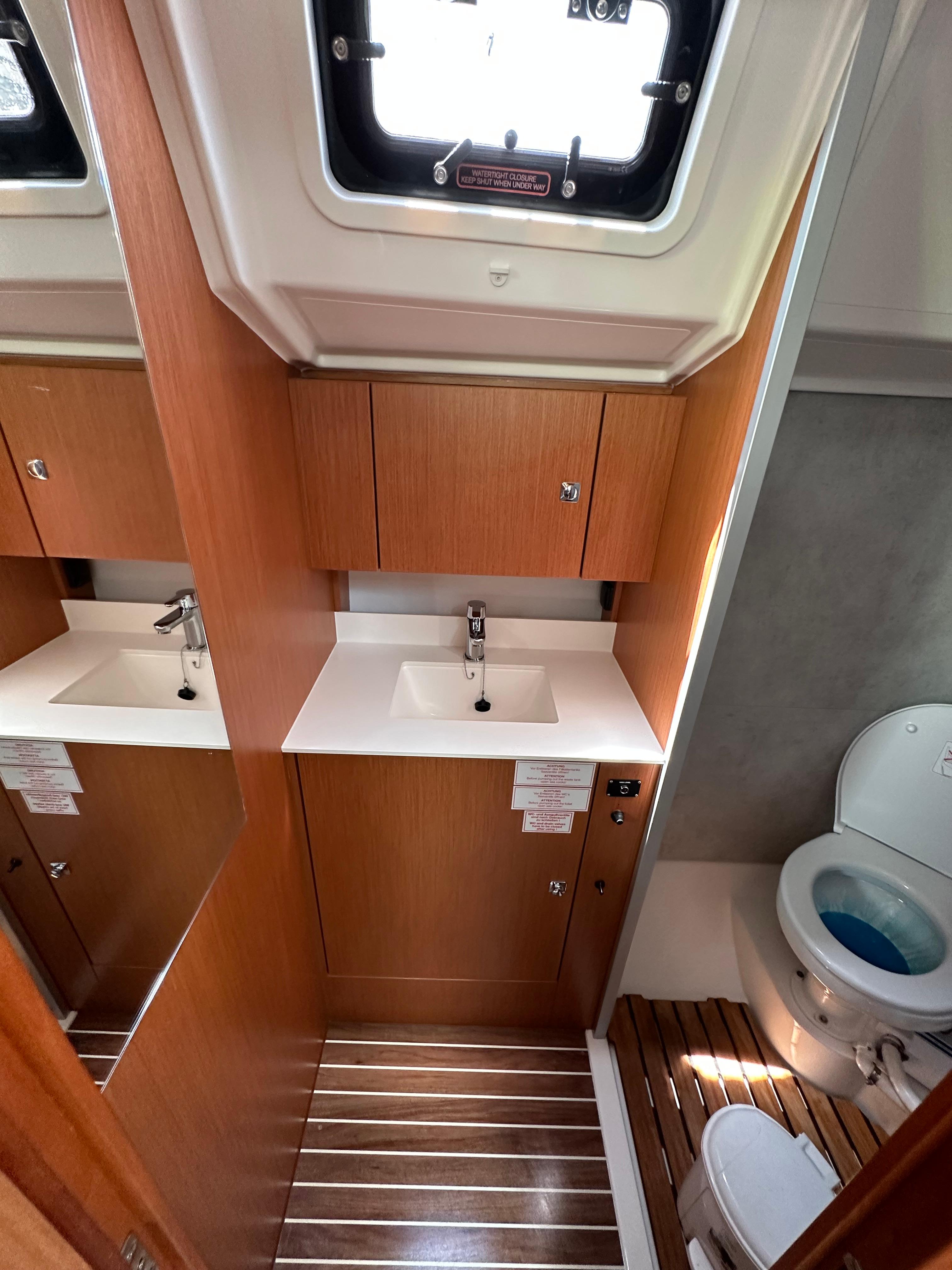 Bavaria C42, picture 16