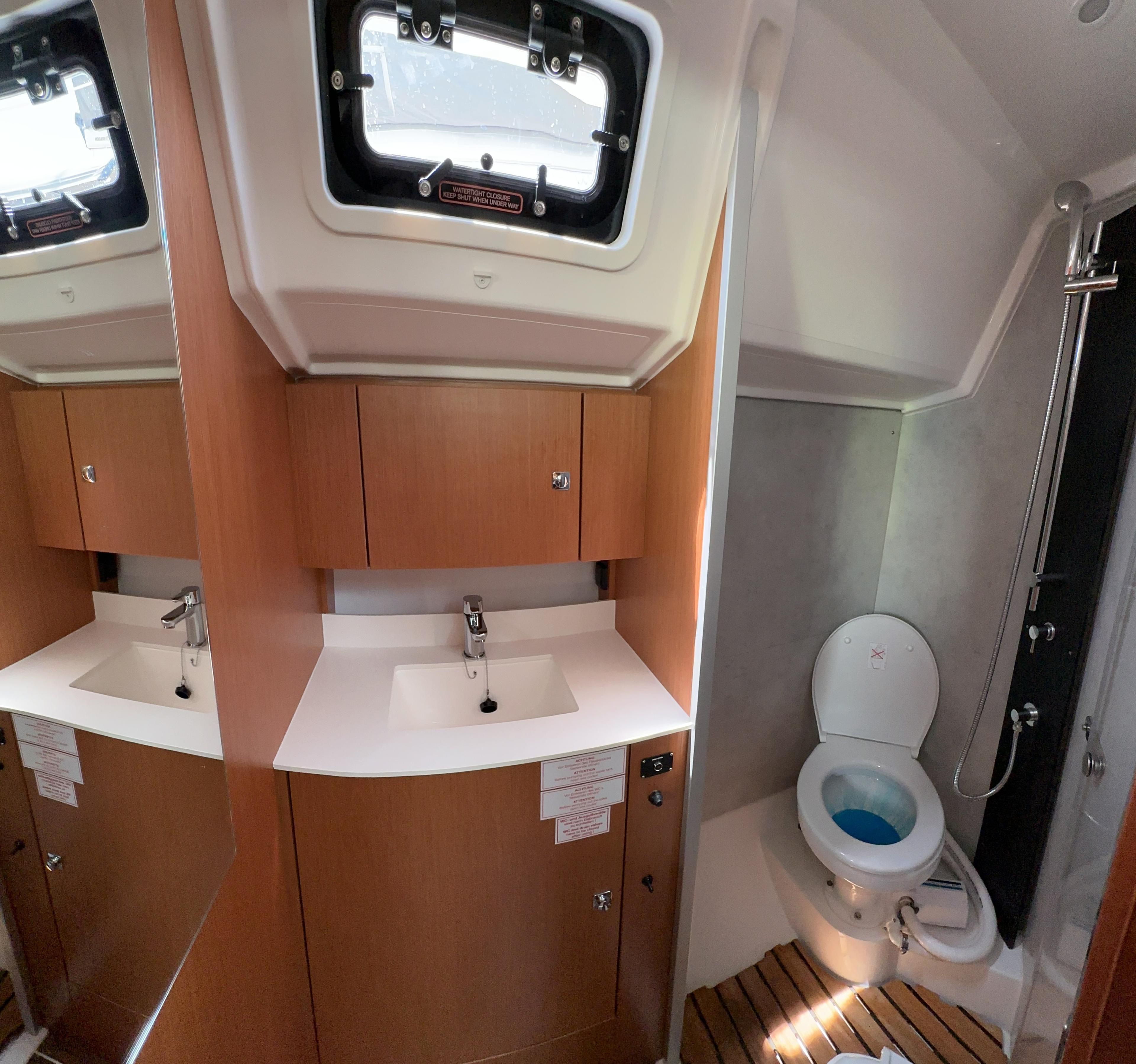 Bavaria C42, picture 18