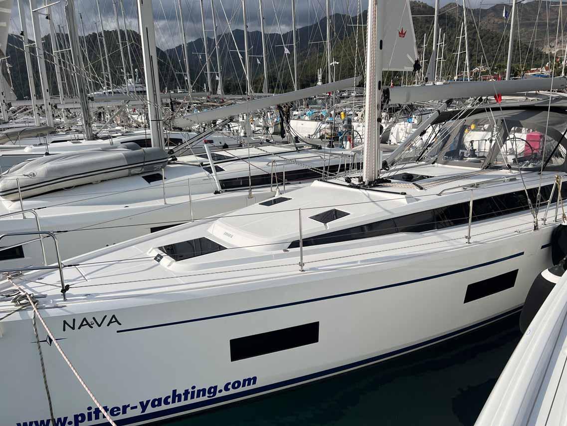 Bavaria C42, picture 6
