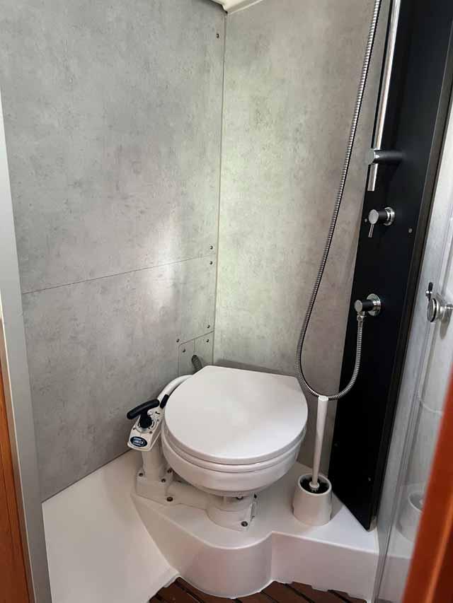 Bavaria C42, picture 16