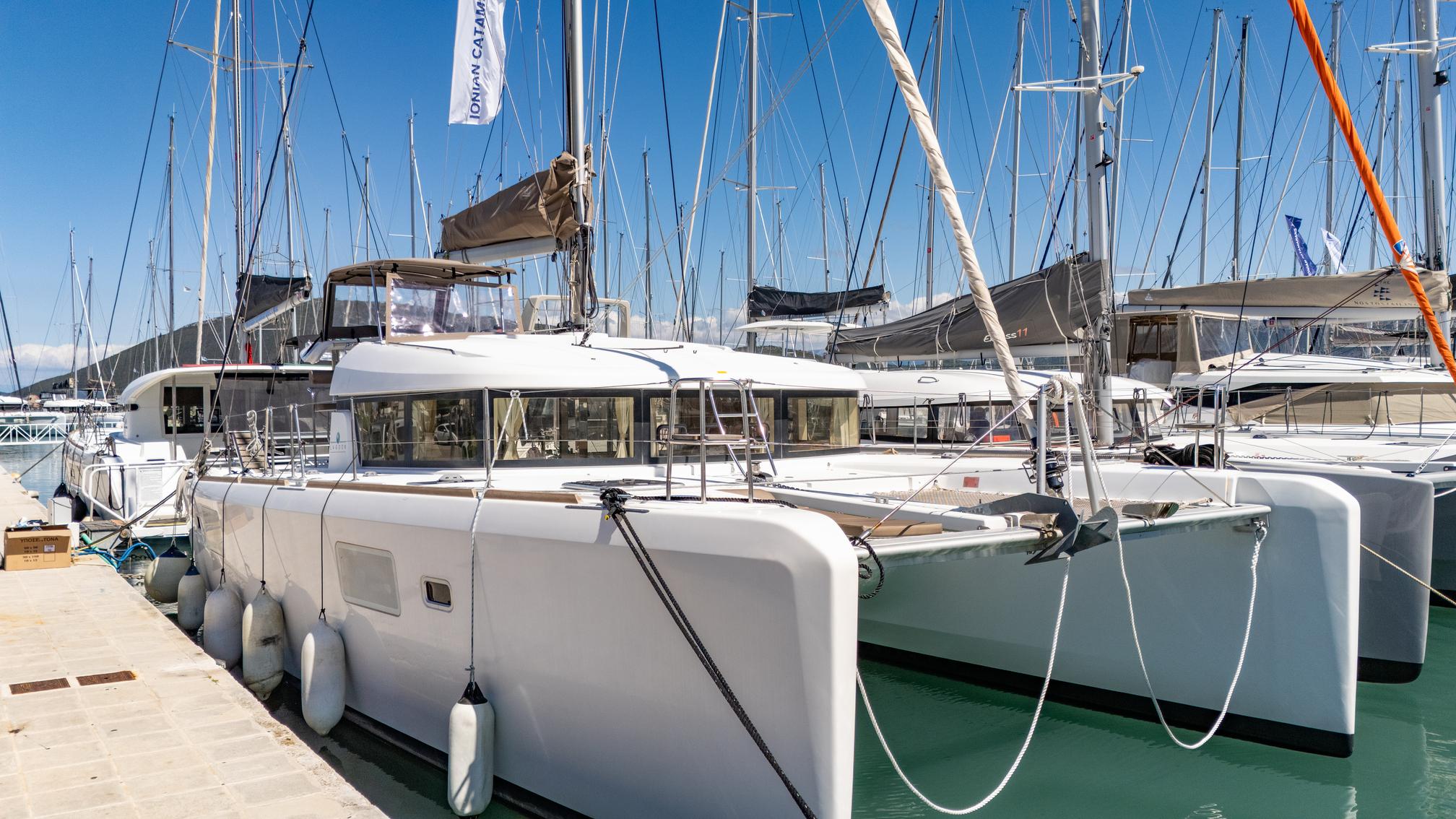 Lagoon 39 - 4 + 2 cab., picture 1