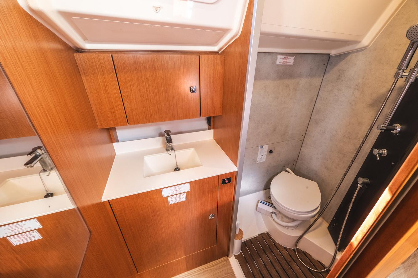 Bavaria C42, picture 14