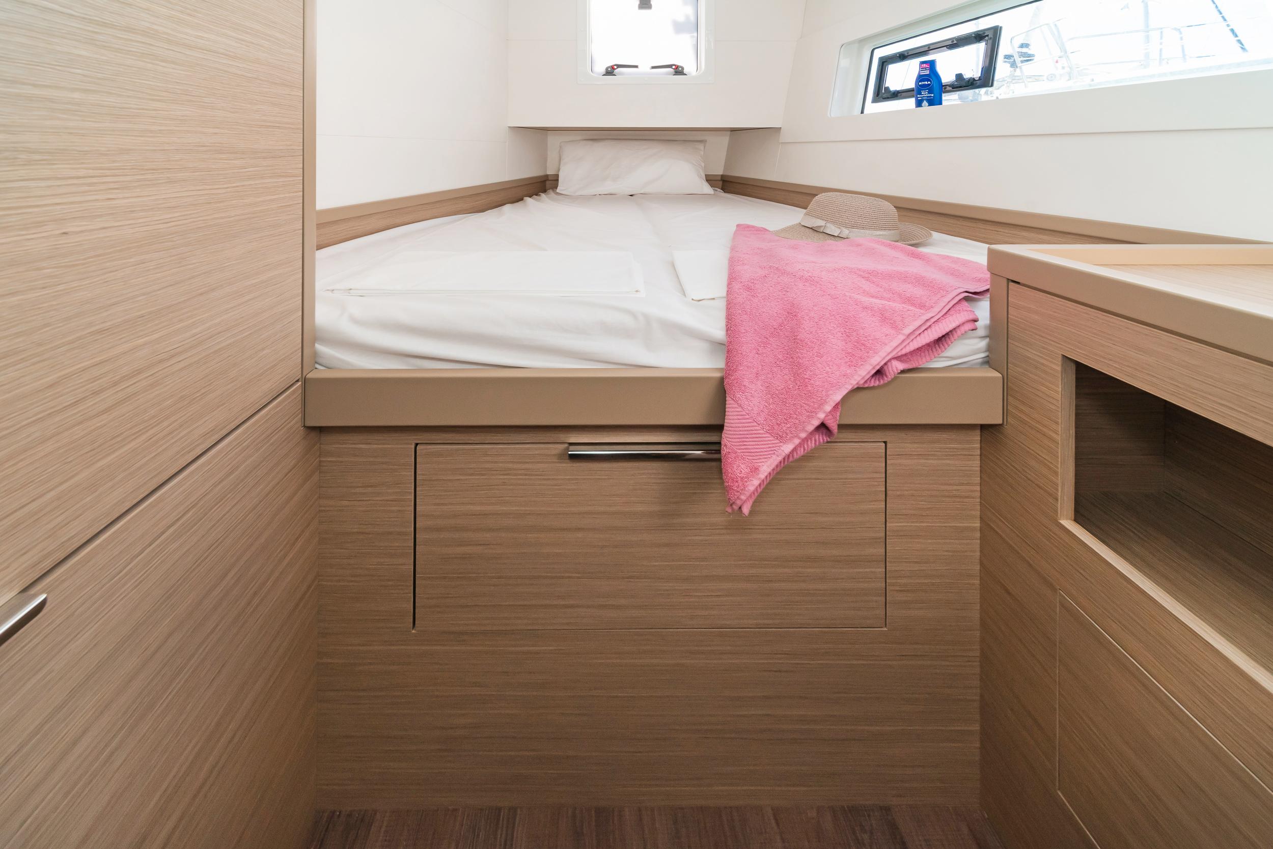 Lagoon 40 - 4 + 2 cab, picture 4