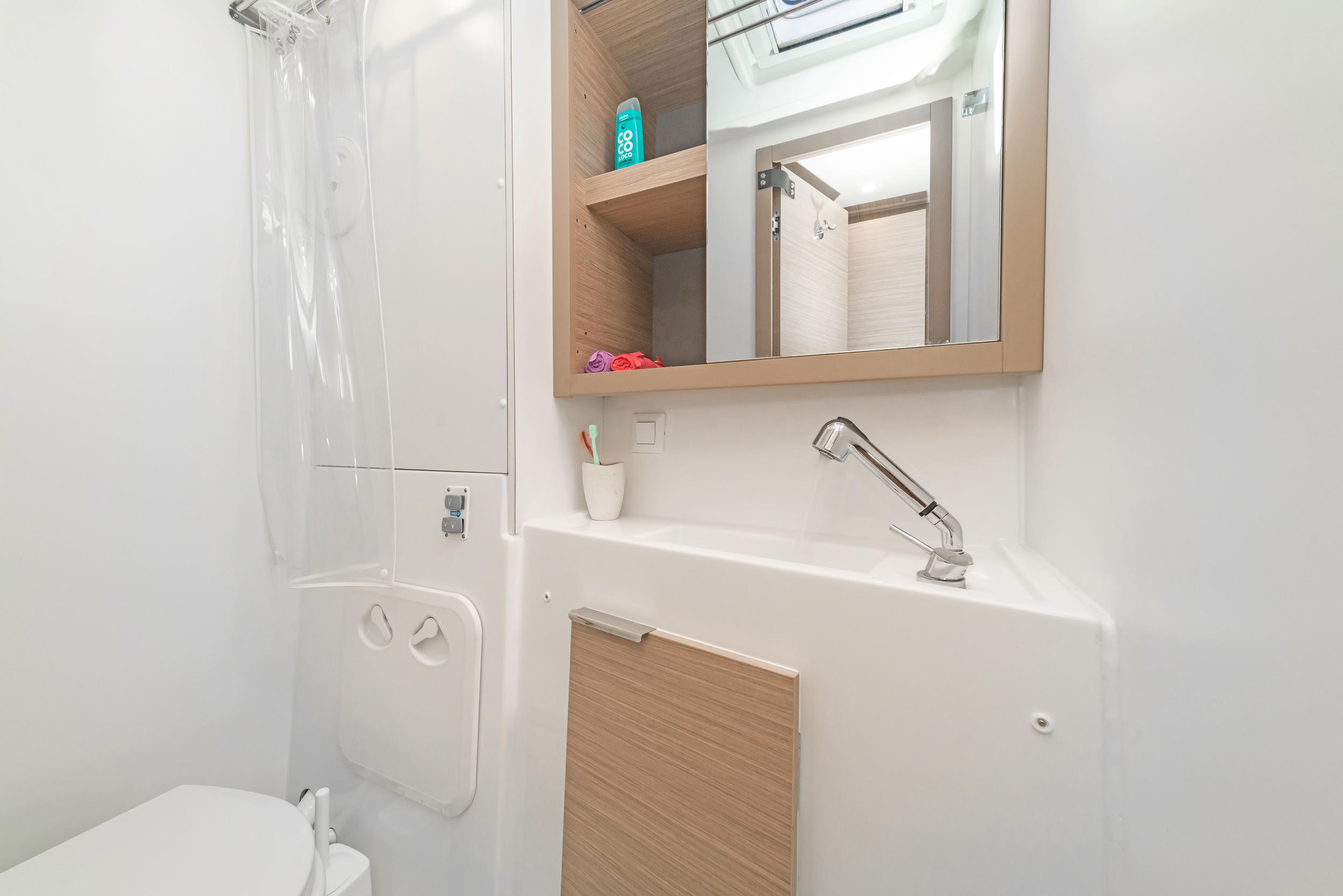 Lagoon 40 - 4 + 2 cab, picture 7