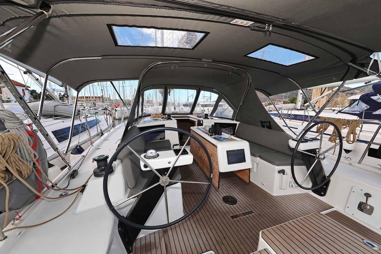 Dufour 390, picture 6