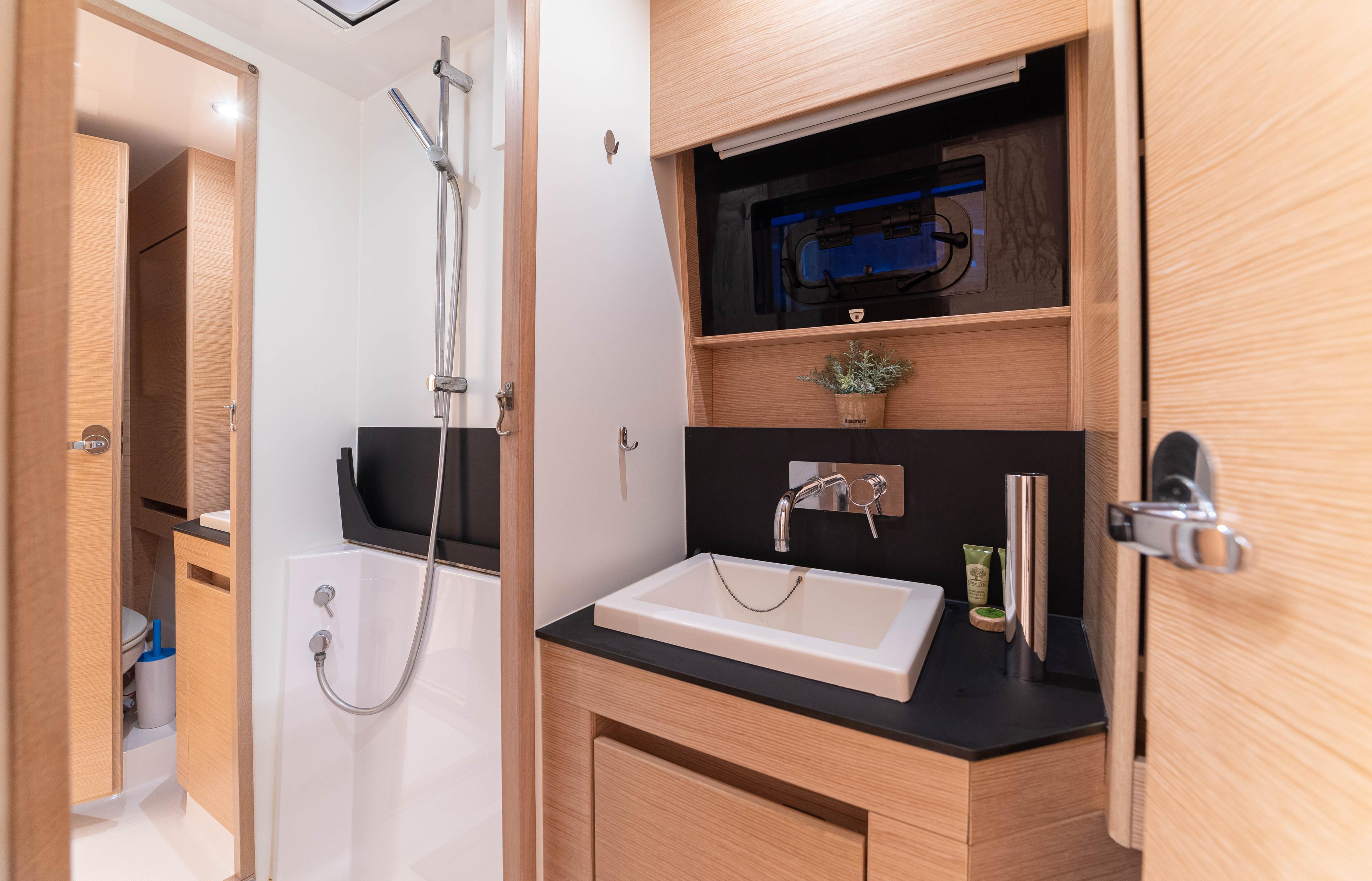 Nautitech 47 Power - 4 + 2 cab. - AG Princess, picture 13