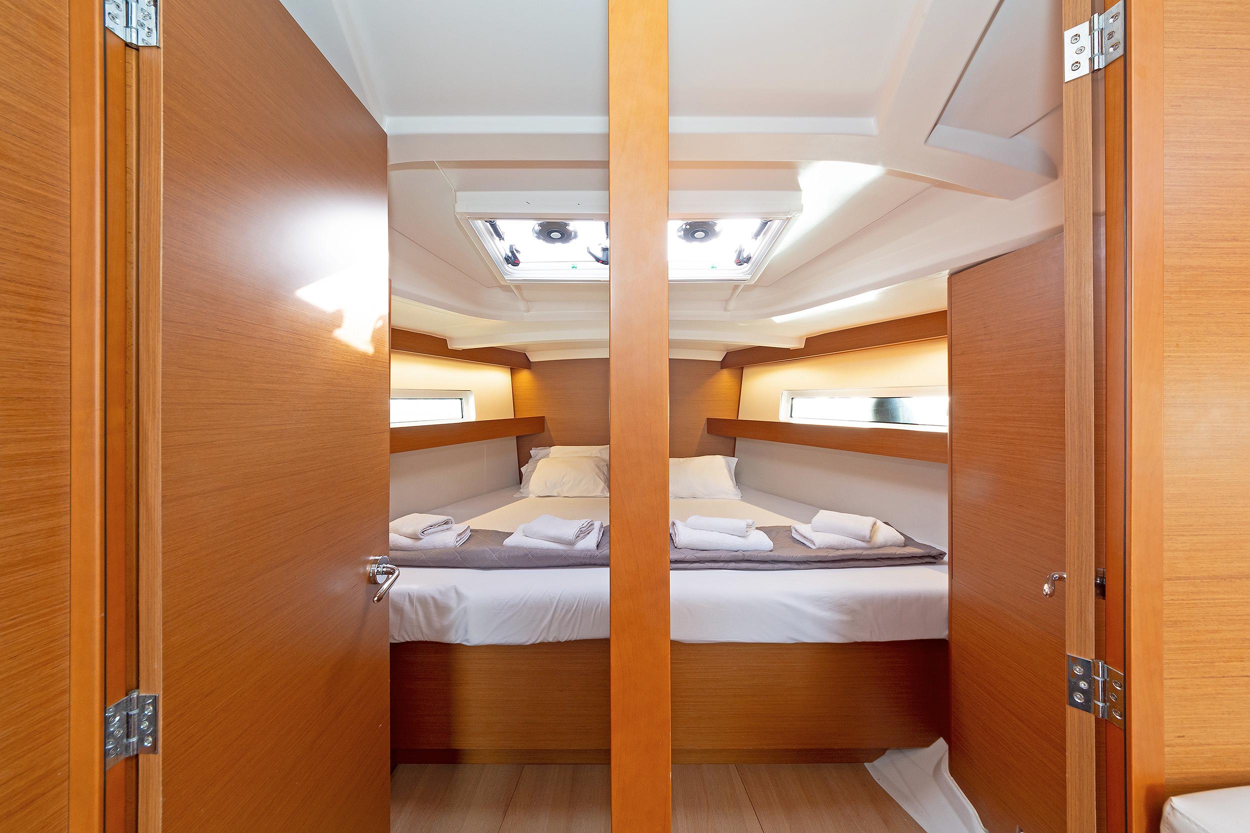 Sun Odyssey 440 - 4 cab., picture 3