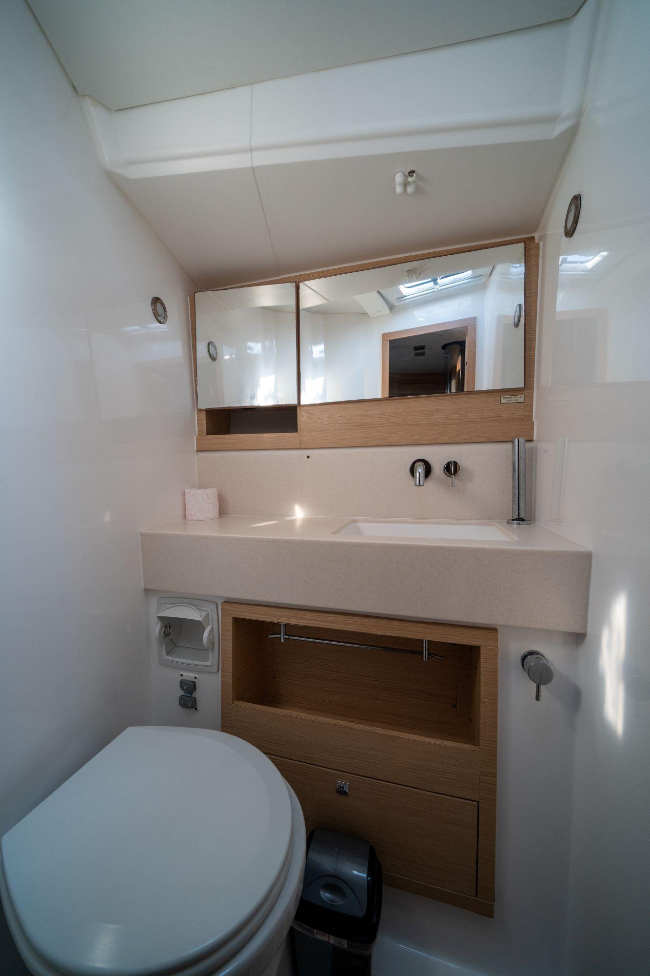 Dufour 470 - 5 cab., picture 14