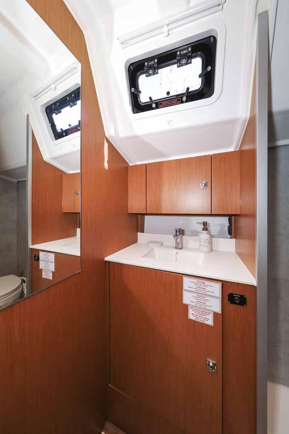 Bavaria C42, picture 28