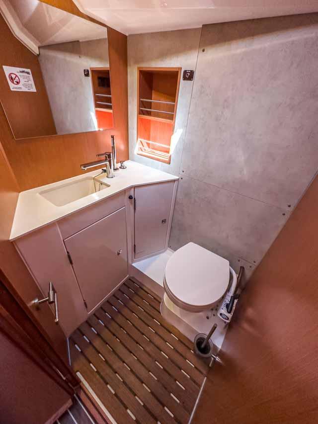 Bavaria C42, picture 16