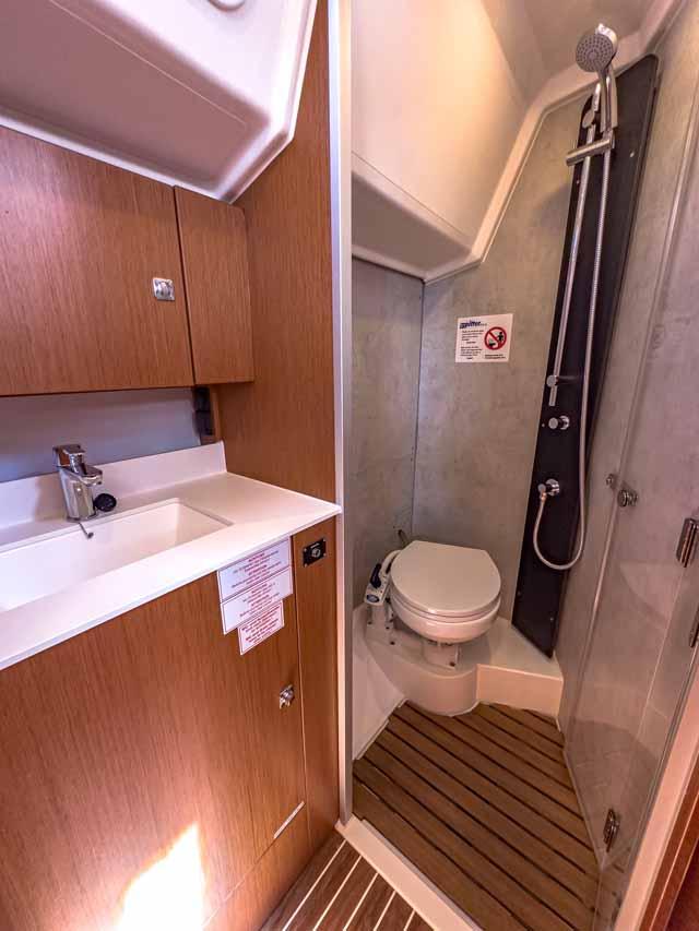 Bavaria C42, picture 17