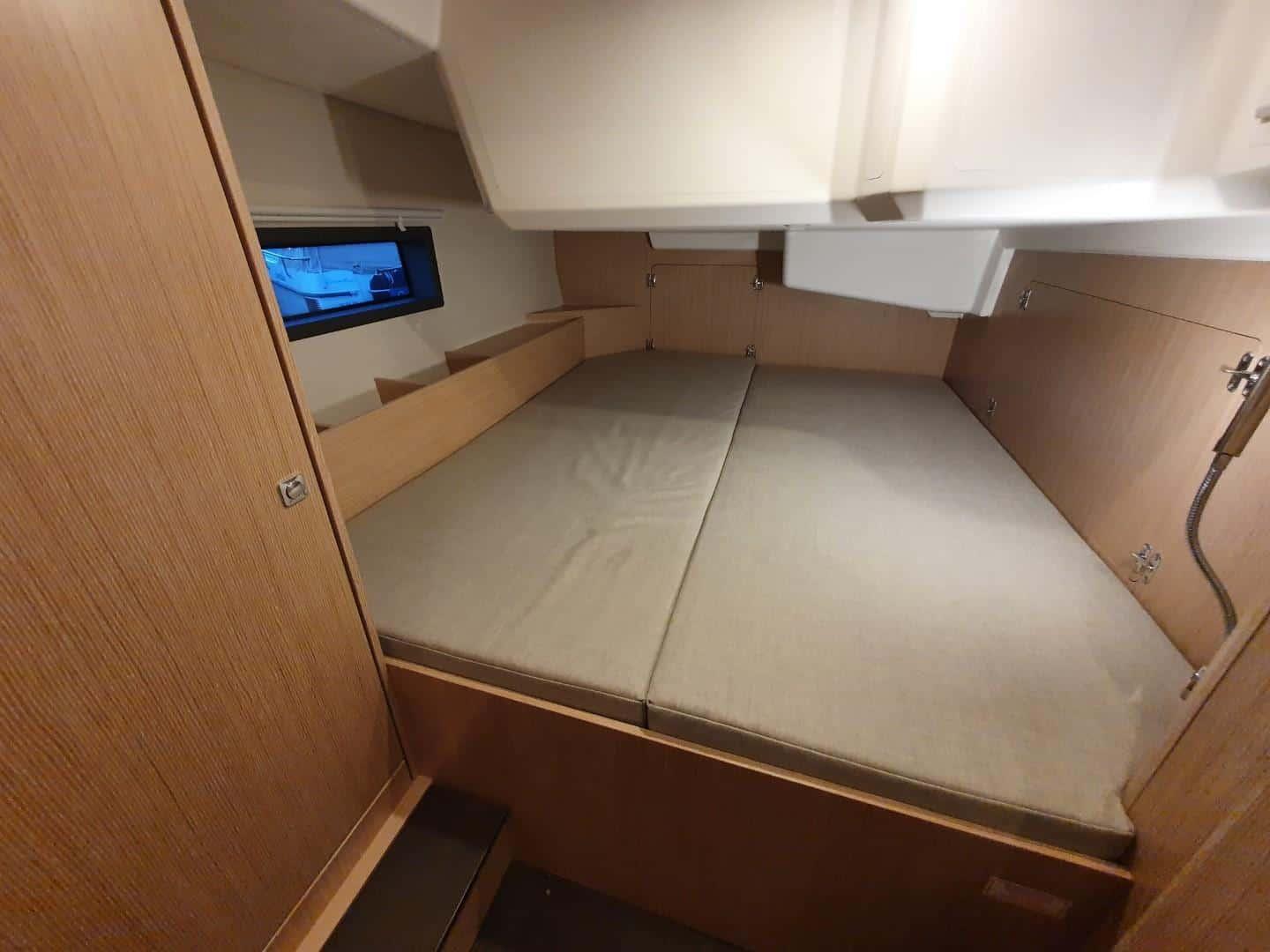 Bavaria C42, picture 9