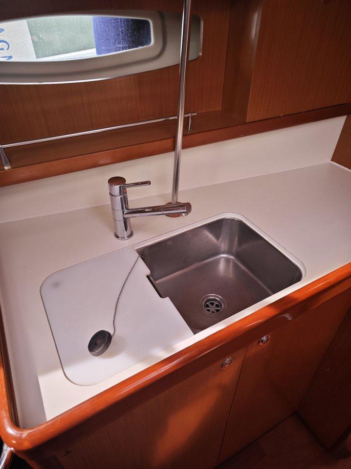 Oceanis 43 Family - 4 cab., picture 11