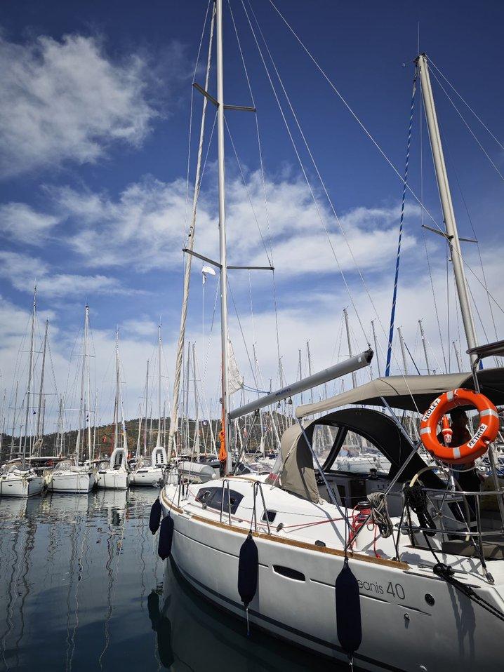 Oceanis 40, picture 1