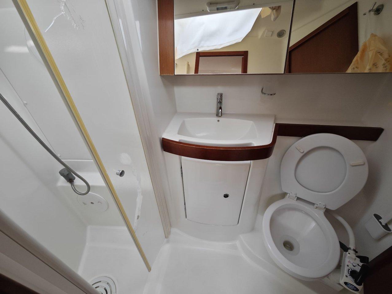 Oceanis 40, picture 23