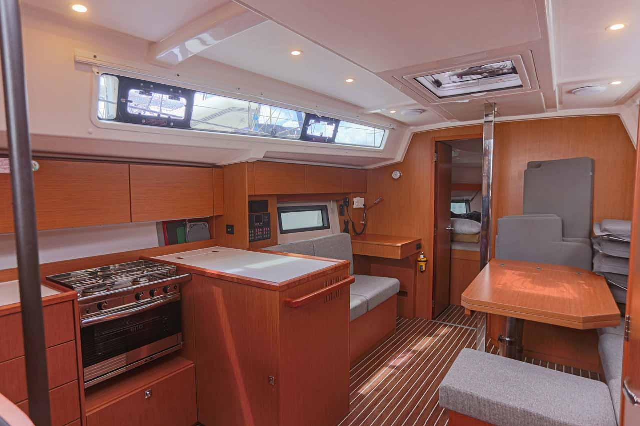 Bavaria C38, picture 7