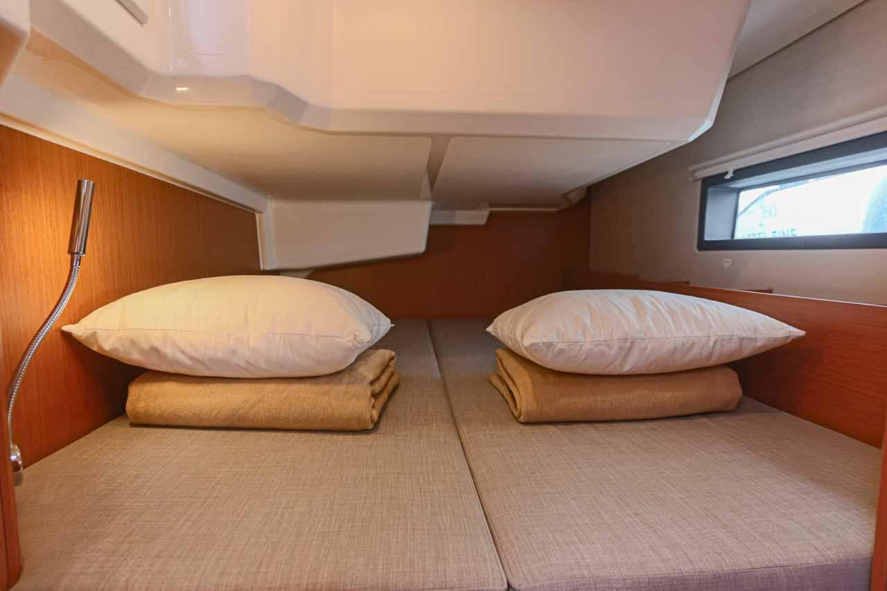 Bavaria C38, picture 13