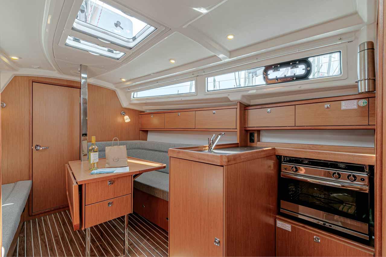 Bavaria Cruiser 34, picture 12
