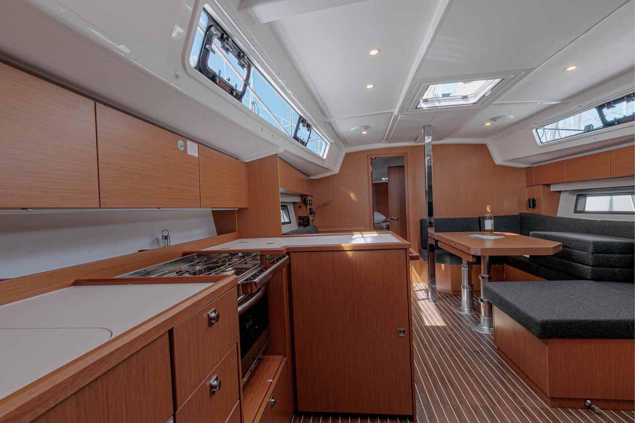 Bavaria C42, picture 12