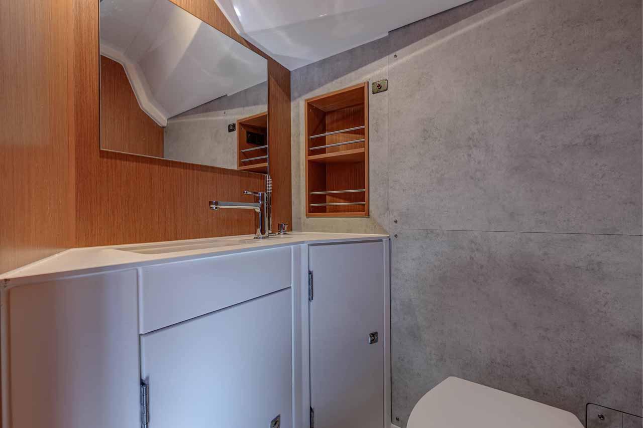 Bavaria C42, picture 19