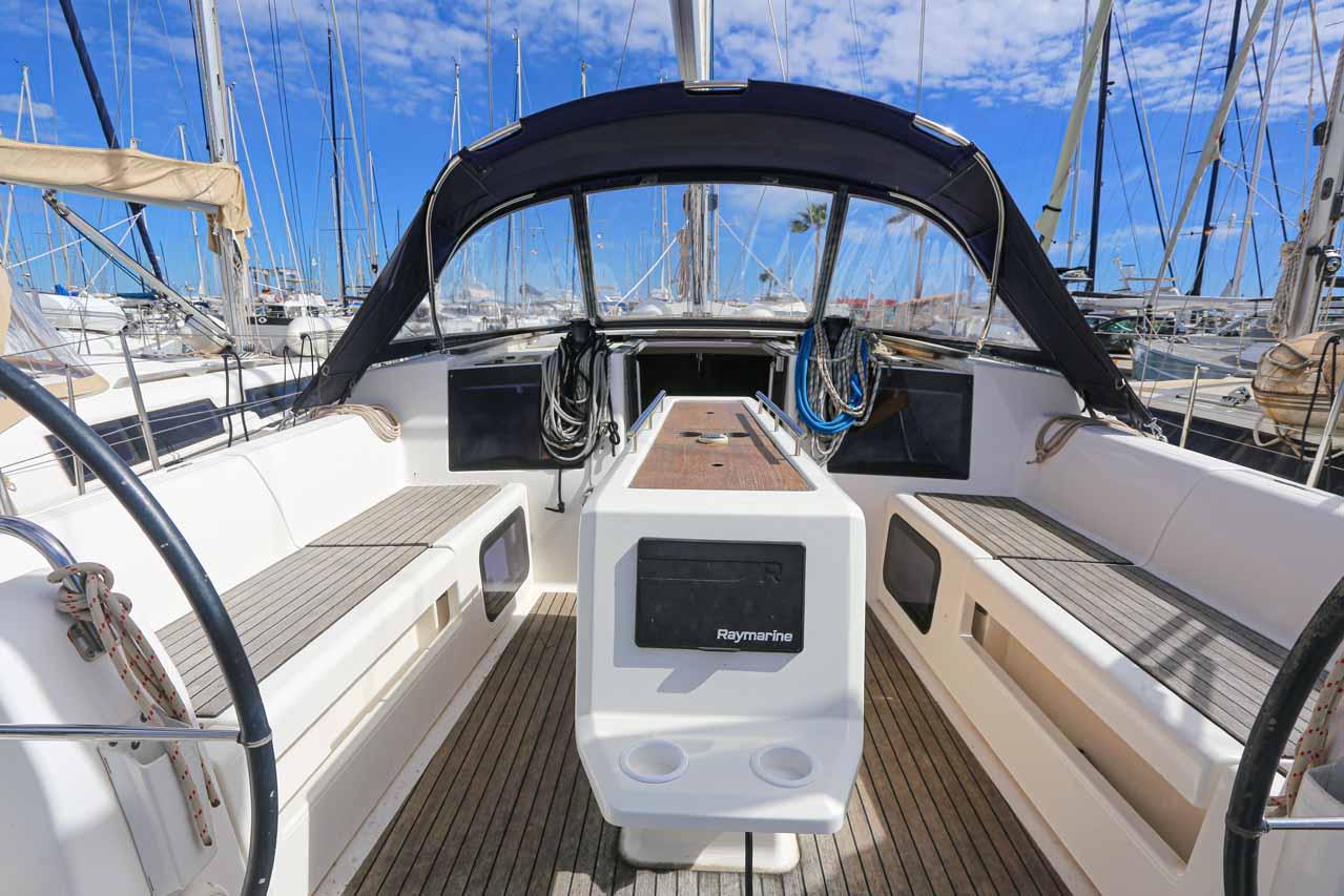 Dufour 412, picture 3