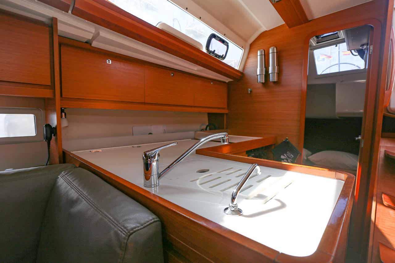 Dufour 412, picture 8