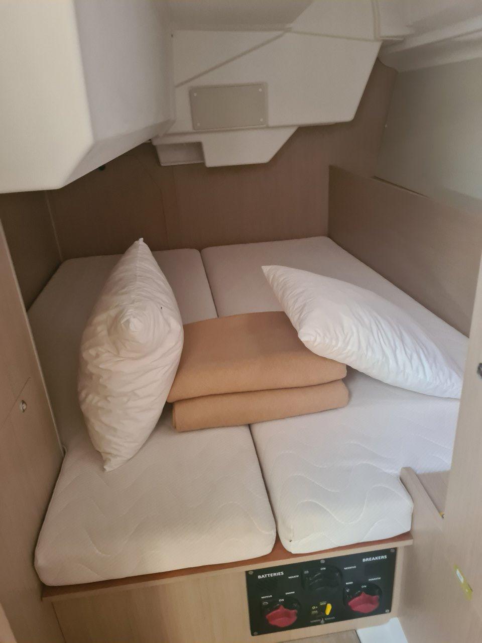 Oceanis 38.1, picture 9