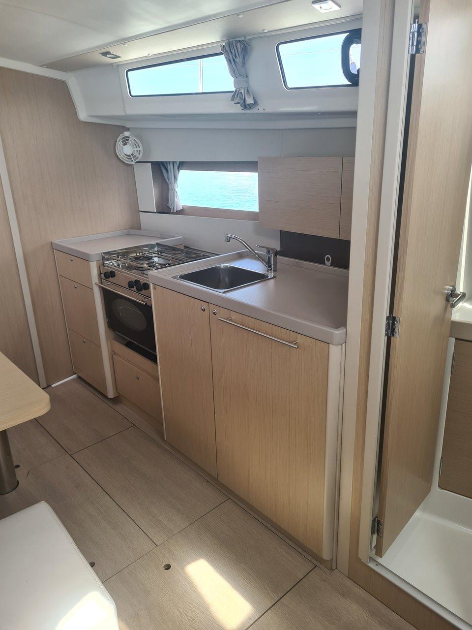 Oceanis 38.1, picture 7