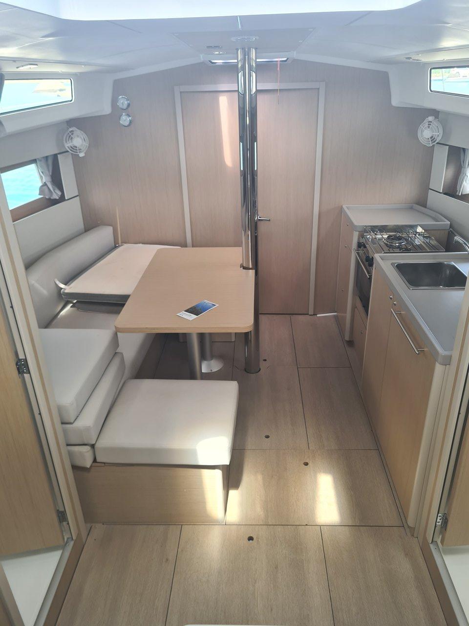 Oceanis 38.1, picture 5